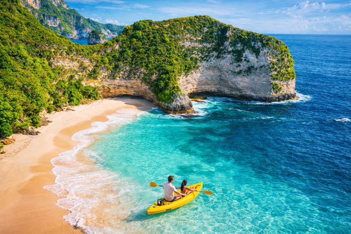 Secluded beach and kayaking adventure, Nusa Lembongan